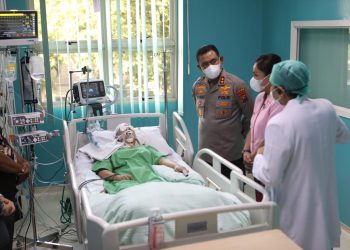 Empati di Tengah Luka,Kapolda Sumut Jenguk Korban yang Tertabrak Polisi