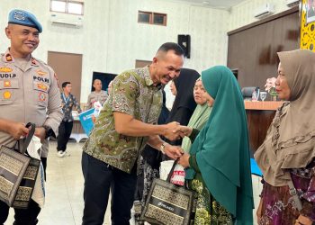 Pelindo Berbagi: Pelindo Regional 1 dan Polres Belawan Bersinergi Bantu Warga Terdampak Banjir Rob di Belawan