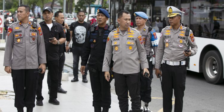 Kapolrestabes Jean Calvijn Pimpin Pengamanan Aksi Damai “Tutup TPL” di Medan