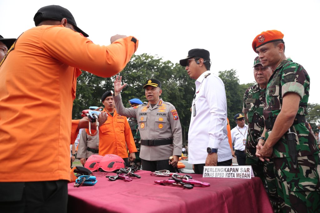 Kapolrestabes Medan Pimpin Apel Kesiapan Tanggap Darurat Bencana Hidrometeorologi 2025 Kapolrestabes Medan Pimpin Apel Kesiapan Tanggap Darurat Bencana Hidrometeorologi 2025