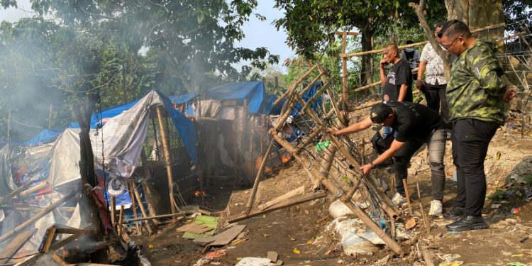Barak Narkoba Dibongkar dan Dibakar! Satres Narkoba Polrestabes Medan Gerebek Dua Sarang Sabu di Sunggal