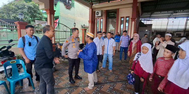 Di Tengah Padatnya Tugas, Kapolrestabes Medan Luangkan Waktu Melayat Ibu Wartawan Di Tengah Padatnya Tugas, Kapolrestabes Medan Luangkan Waktu Melayat Ibu Wartawan