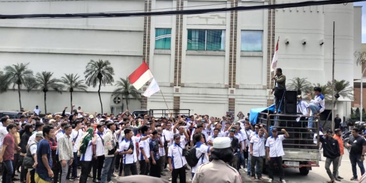 Aksi Buruh Medan: Tertib, Terkoordinir, dan Diwarnai Dialog Bersama Kapolrestabes Medan