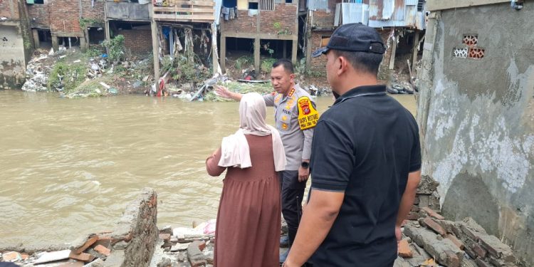 Aksi Cepat Kapolrestabes Medan Sambangi Rumah Warga Terdampak Banjir