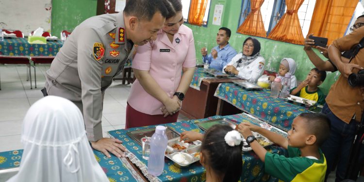 Kapolrestabes Medan Tinjau Program Makanan Bergizi Gratis, Terharu Lihat Kepedulian Siswa SDN 106162