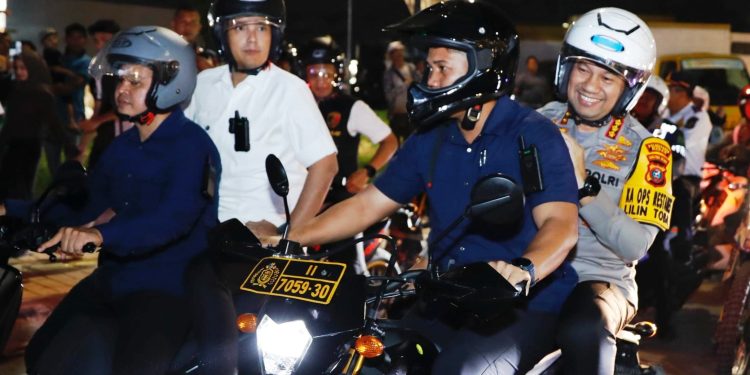 Malam Tahun Baru, Rico dan Calvijn Naik Motor Keliling Medan Malam Tahun Baru, Rico dan Calvijn Naik Motor Keliling Medan