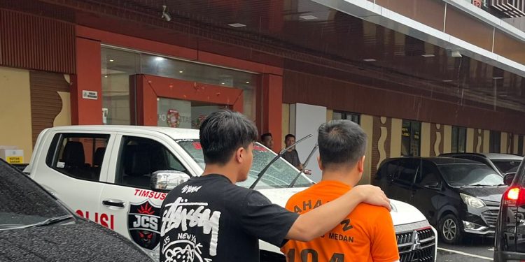 Sat Reskrim Polrestabes Medan Tahan Putra Sembiring Terkait Kasus Penganiayaan Sat Reskrim Polrestabes Medan Tahan Putra Sembiring Terkait Kasus Penganiayaan