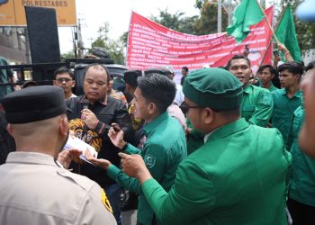 Aliansi Masyarakat Peduli Hukum Gelar Aksi Dukung Penegakan Hukum di Polrestabes Medan