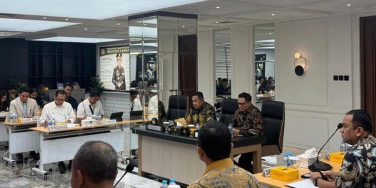 Putus Rantai Tengkulak, Polri Fasilitasi Permodalan KUR dan Penyerapan Bulog bagi Petani Jagung Putus Rantai Tengkulak, Polri Fasilitasi Permodalan KUR dan Penyerapan Bulog bagi Petani Jagung