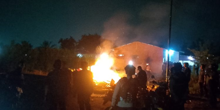 Kembali Sasar Jermal, Polrestabes Medan Robohkan dan Bakar Barak Diduga Sarang Narkoba Kembali Sasar Jermal, Polrestabes Medan Robohkan dan Bakar Barak Diduga Sarang Narkoba