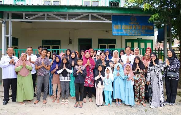 Di Bawah Kepemimpinan Wali Kota Wesly, Aksi Sosial Mengalir: Ny Liswati Hadiri Ramadhan Berbagi di Panti Asuhan
