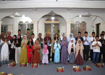 Di Era Wali Kota Wesly, Safari Ramadhan Terus Menyapa Warga: Wakil Wali Kota Herlina Buka Puasa Bersama Jamaah