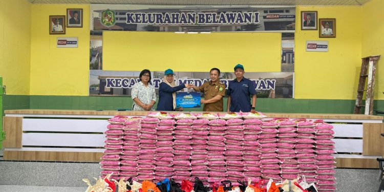 Pelindo Regional 1 Salurkan 5.815 Paket Sembako untuk Warga Sekitar Pelabuhan