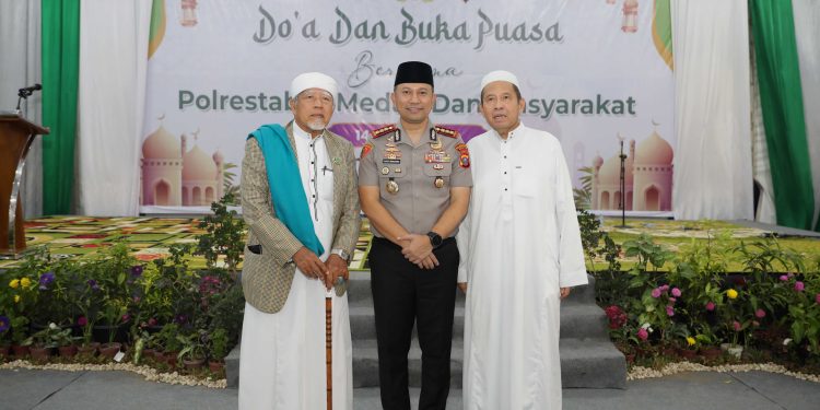 Ustadz Dr. Amhar Nasution dan Ustadz Zulfikar Hajar Apresiasi Tinggi Kegiatan Ramadan Polrestabes Medan Ustadz Dr. Amhar Nasution dan Ustadz Zulfikar Hajar Apresiasi Tinggi Kegiatan Ramadan Polrestabes Medan