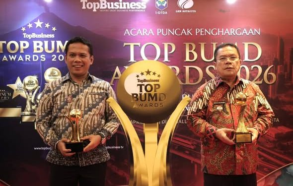 Wali Kota Wesly Raih TOP Pembina BUMD, Perumda Tirta Uli Sabet Empat Penghargaan Nasional Wali Kota Wesly Raih TOP Pembina BUMD, Perumda Tirta Uli Sabet Empat Penghargaan Nasional