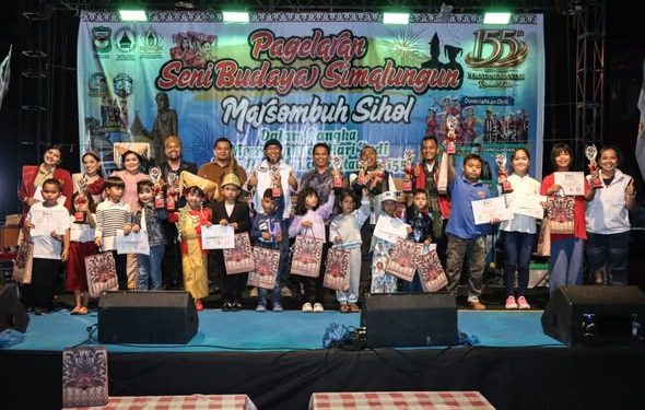Wali Kota Wesly Awali Hari Jadi ke-155 Pematangsiantar dengan Pagelaran Budaya Simalungun Marsombuh Sihol Wali Kota Wesly Awali Hari Jadi ke-155 Pematangsiantar dengan Pagelaran Budaya Simalungun Marsombuh Sihol