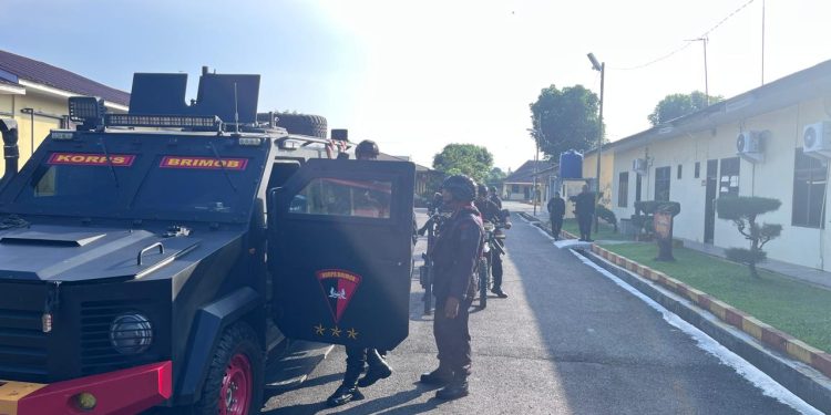 Brimob Sumut Asah Kemampuan, Personel Batalyon B Latihan Penindakan Anarkis di Tebing Tinggi   