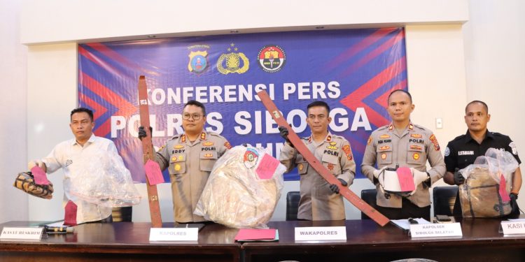 Polres Sibolga Tunjukkan Ketegasan Hukum, Dua Kasus Curat Terungkap dan Enam Tersangka Diamankan