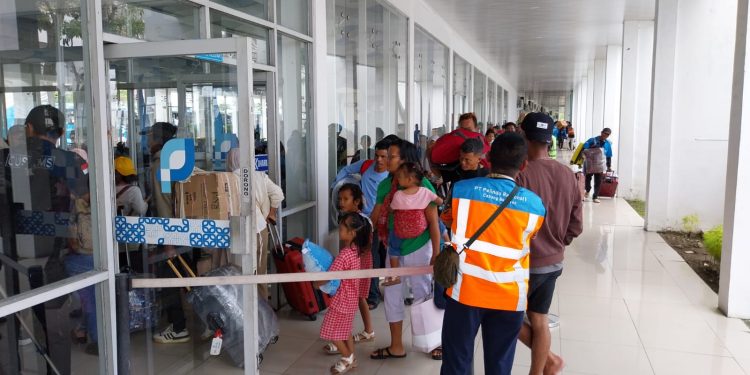 Duka Menyelimuti Terminal Bandar Deli, Lansia Calon Penumpang KM Kelud Wafat Duka Menyelimuti Terminal Bandar Deli, Lansia Calon Penumpang KM Kelud Wafat