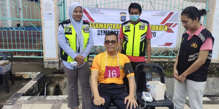 Komitmen Jaga Kesehatan Anggota, Polres Sibolga Lakukan Pemeriksaan Saat Kesamaptaan Jasmani Berkala Komitmen Jaga Kesehatan Anggota, Polres Sibolga Lakukan Pemeriksaan Saat Kesamaptaan Jasmani Berkala