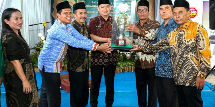 Tomuan Raih Juara Umum, MTQN ke-58 Siantar Timur Resmi Ditutup Tomuan Raih Juara Umum, MTQN ke-58 Siantar Timur Resmi Ditutup