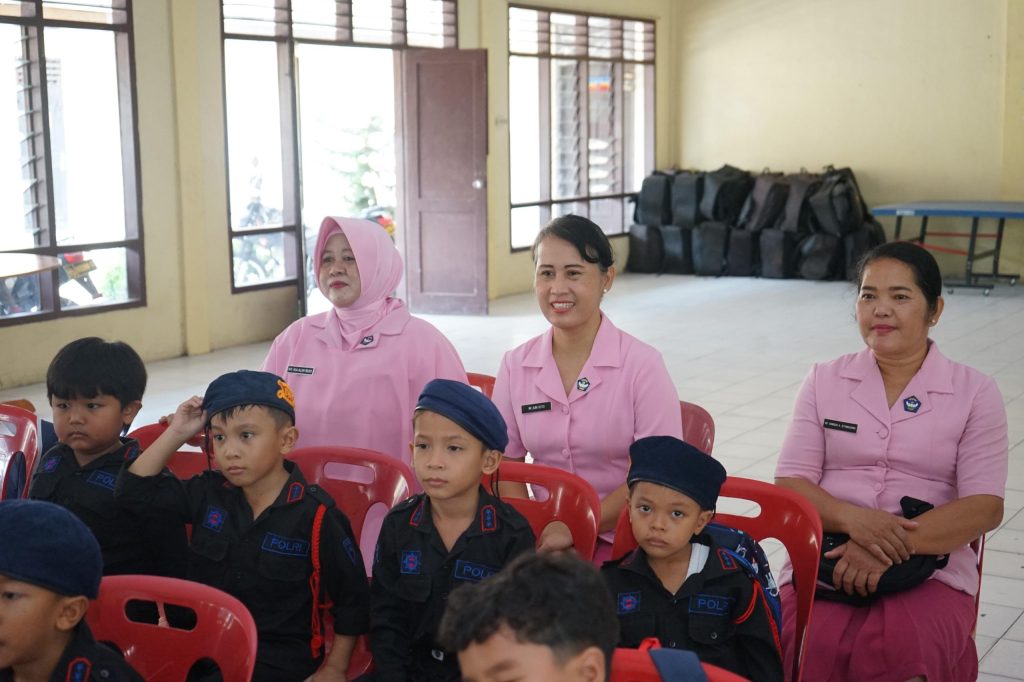 Brimob Sumut Tunjukkan Wajah Humanis, Den Gegana Sulap Kunjungan Anak TK Jadi Pengalaman Tak Terlupakan