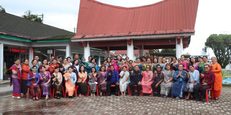 Pemkab Taput Tegaskan Komitmen Perempuan Berdaya, RSUD Tarutung Gelar Upacara Hari Kartini Penuh Makna Pemkab Taput Tegaskan Komitmen Perempuan Berdaya, RSUD Tarutung Gelar Upacara Hari Kartini Penuh Makna