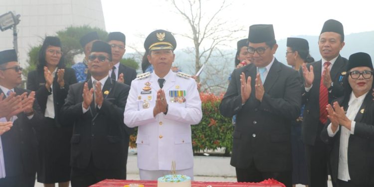 Bupati Taput Tegaskan Kemandirian dan Inovasi Daerah di Upacara Otonomi Daerah ke-XXX
