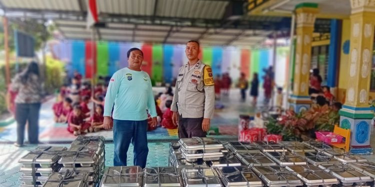 Bhabinkamtibmas Siantar Timur Kawal Distribusi Makanan Bergizi Gratis di TK Nazaret