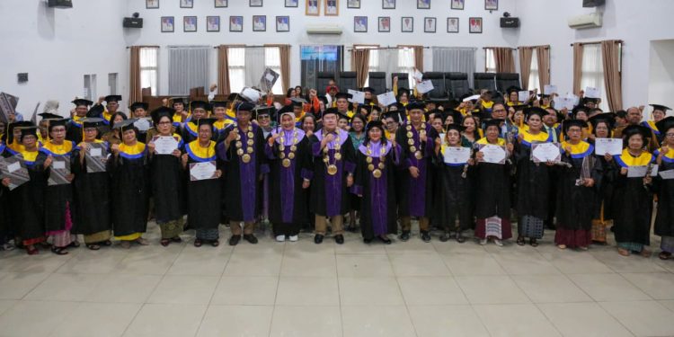 Wali Kota Wesly Silalahi Wisuda 65 Lansia, Tegaskan Usia Bukan Penghalang untuk Terus Belajar