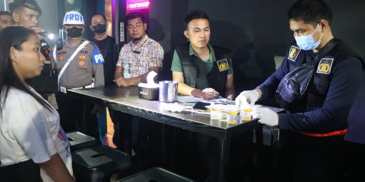 Razia Besar Polda Sumut di THM Medan, 4 Pengunjung High Pass Positif Narkoba Razia Besar Polda Sumut di THM Medan, 4 Pengunjung High Pass Positif Narkoba