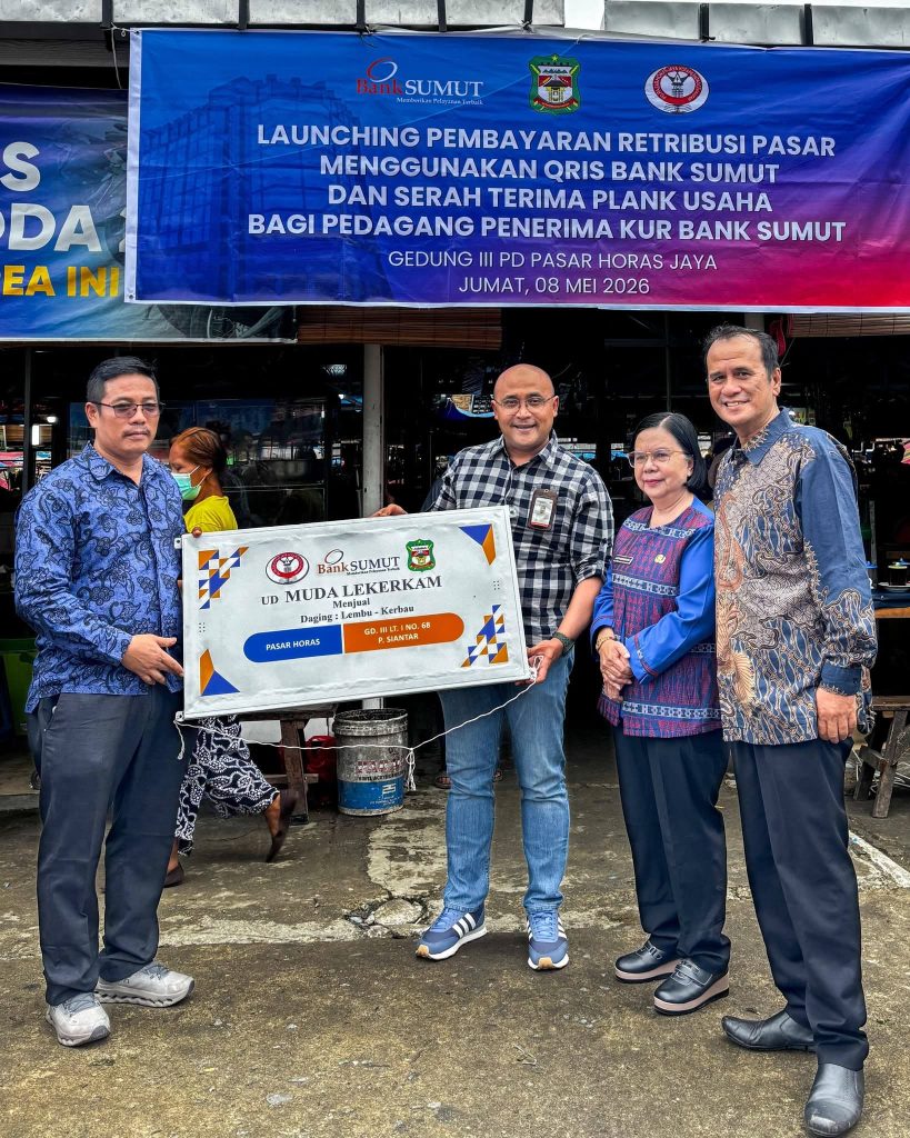 Pasar Horas Jaya Go Digital, Bank Sumut Luncurkan QRIS untuk Retribusi dan Salurkan KUR Miliaran Rupiah Pasar Horas Jaya Go Digital, Bank Sumut Luncurkan QRIS untuk Retribusi dan Salurkan KUR Miliaran Rupiah