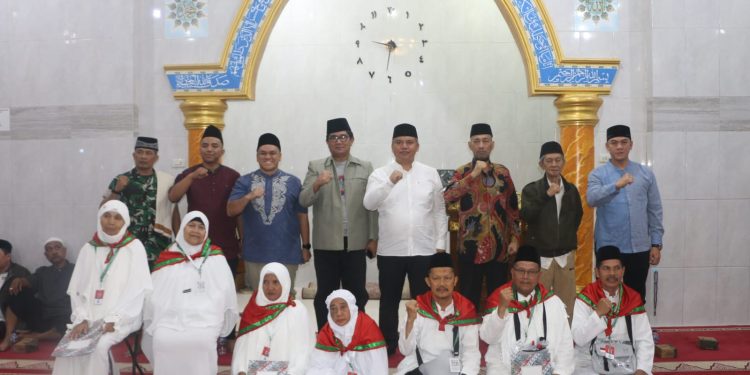 Pemkab Tapanuli Utara Lepas Keberangkatan 7 Calon Haji, Harapkan Kembali Tetap Sehat Pemkab Tapanuli Utara Lepas Keberangkatan 7 Calon Haji, Harapkan Kembali Tetap Sehat