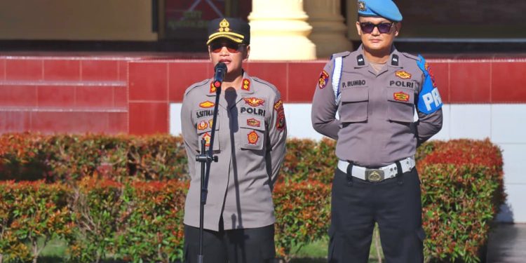Dukung Ketapang, Kapolres Pematangsianțar Berikan Bantuan Bibit Cabe dan Terong kepada Bhabinkamtibmas Dukung Ketapang, Kapolres Pematangsianțar Berikan Bantuan Bibit Cabe dan Terong kepada Bhabinkamtibmas