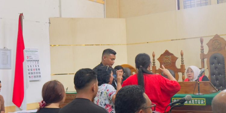 Sidang Prapid Persadaan Putra Memanas, Keluarga Glendito dan Riski Ungkap Permintaan Damai Rp250 Juta Sidang Prapid Persadaan Putra Memanas, Keluarga Glendito dan Riski Ungkap Permintaan Damai Rp250 Juta
