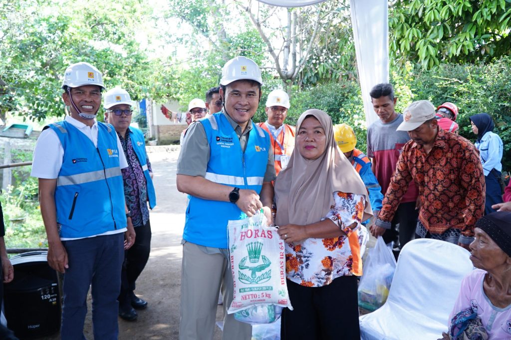 PLN UP3 Pematangsiantar Nyalakan Harapan Lewat Program Light Up The Dream dan Penyaluran Sembako