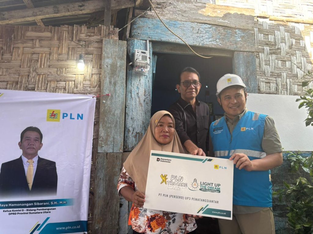PLN UP3 Pematangsiantar Nyalakan Harapan Lewat Program Light Up The Dream dan Penyaluran Sembako