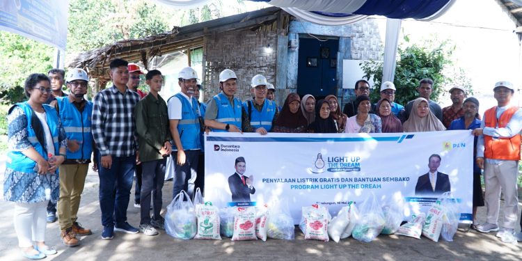 PLN UP3 Pematangsiantar Nyalakan Harapan Lewat Program Light Up The Dream dan Penyaluran Sembako