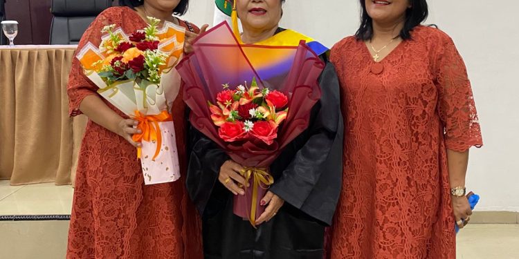 Helmina Siahaan Haru dan Bangga Jadi “Sarjana Lansia”, Apresiasi Wesly Silalahi Hadirkan Sekolah Lansia di Pematangsiantar