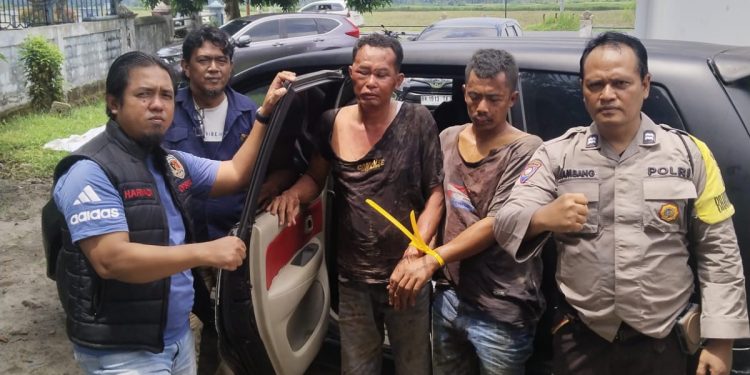Curi Anak Lembu, Dua Pria Ditangkap Warga Usai Tabrak Pengendara di Simpang Sigagak Curi Anak Lembu, Dua Pria Ditangkap Warga Usai Tabrak Pengendara di Simpang Sigagak