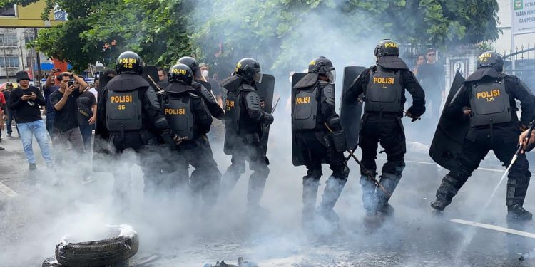 Demi Kota Tetap Kondusif, Brimob Sumut Gelar Simulasi Sispam Kota di Pematangsiantar Demi Kota Tetap Kondusif, Brimob Sumut Gelar Simulasi Sispam Kota di Pematangsiantar