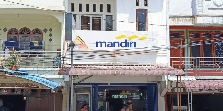 Rencana Penetapan Tersangka Pihak Bank Mandiri di Kasus Bansos PENA Samosir Dipertanyakan Rencana Penetapan Tersangka Pihak Bank Mandiri di Kasus Bansos PENA Samosir Dipertanyakan