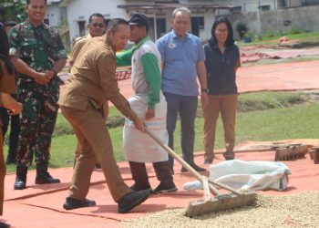 ‎Dukung Industri Kopi Lokal, Bupati Taput Sapa Karyawan dan Petani di Siborongborong