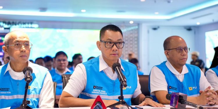 PLN Bergerak Cepat, Lebih dari 8,3 Juta Pelanggan di Sumatra Kembali Nikmati Listrik PLN Bergerak Cepat, Lebih dari 8,3 Juta Pelanggan di Sumatra Kembali Nikmati Listrik