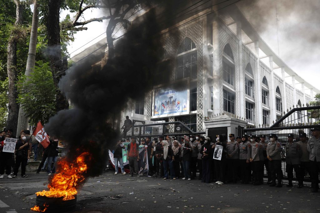 GMNI Sumut Gelar Demo May Day di DPRD Sumut, Angkat Isu Buruh hingga Pendidikan
