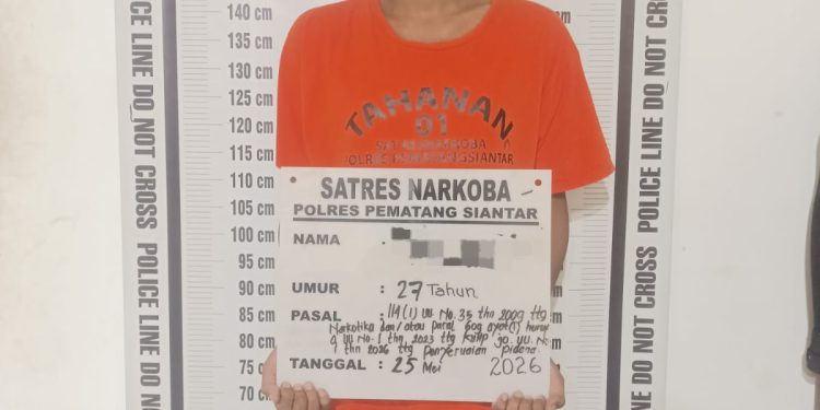 Duduk Santai di Atas Motor, Dua Pria Asal Simalungun Diciduk Satresnarkoba dengan Barang Bukti Sabu
