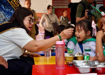 Ny Liswati Suapi Murid PAUD, Tunjukkan Kepedulian dan Kasih Sayang untuk Anak-anak Siantar