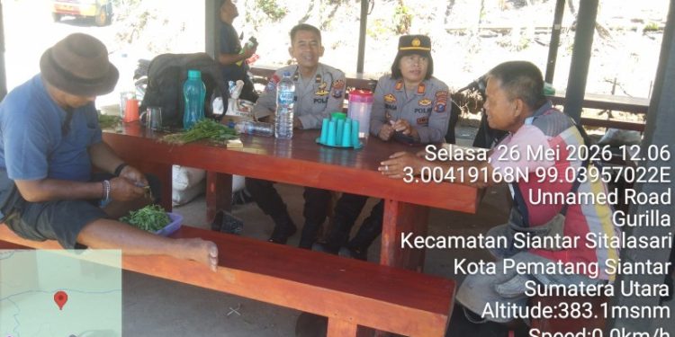 Kapolsek Siantar Utara Turun ke Ladang, Pastikan Program Ketahanan Pangan Berjalan Optimal