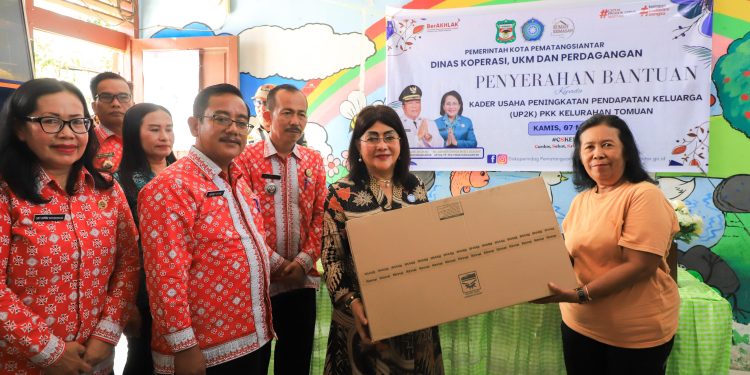 Ny Liswati Wesly Silalahi Dorong UMKM Tomuan Naik Kelas, Bantuan Peralatan Jadi Pemicu Kebangkitan Ekonomi Warga