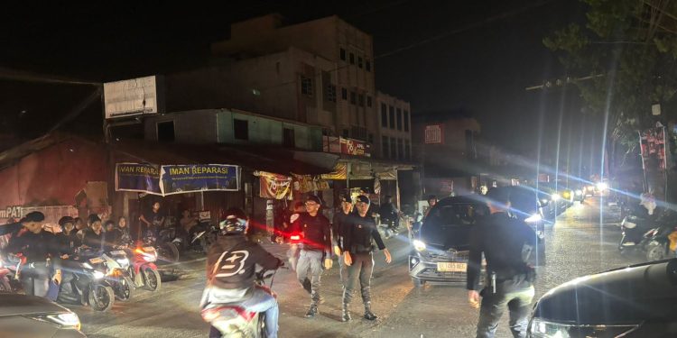 Di Tengah Blackout SUMBAGUT, Brimob Sumut Menjadi Cahaya Penjaga Kota Medan Di Tengah Blackout SUMBAGUT, Brimob Sumut Menjadi Cahaya Penjaga Kota Medan